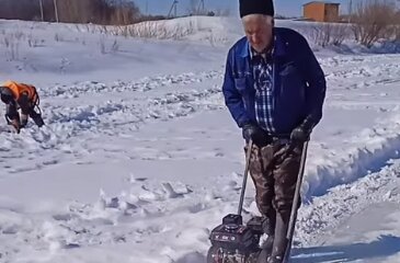 На прикамских реках начали резать лед для снижения последствий половодья