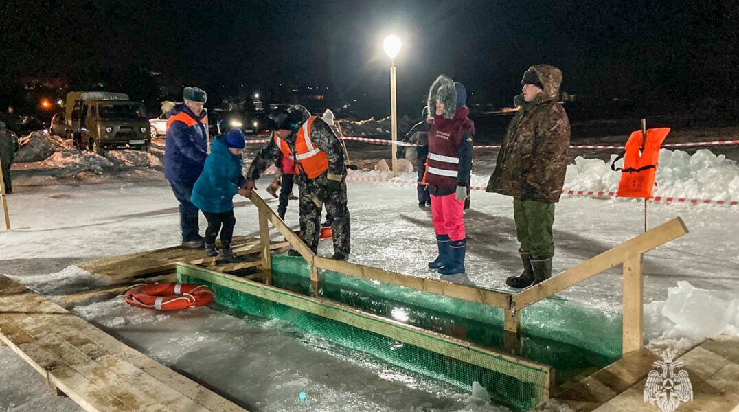 Более 9 тысяч жителей Прикамья приняли участие в Крещенских купаниях