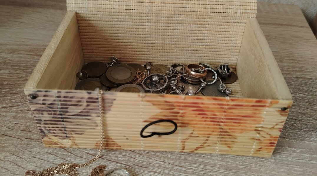 В Перми няня-сиделка украла у хозяйки драгоценности и деньги