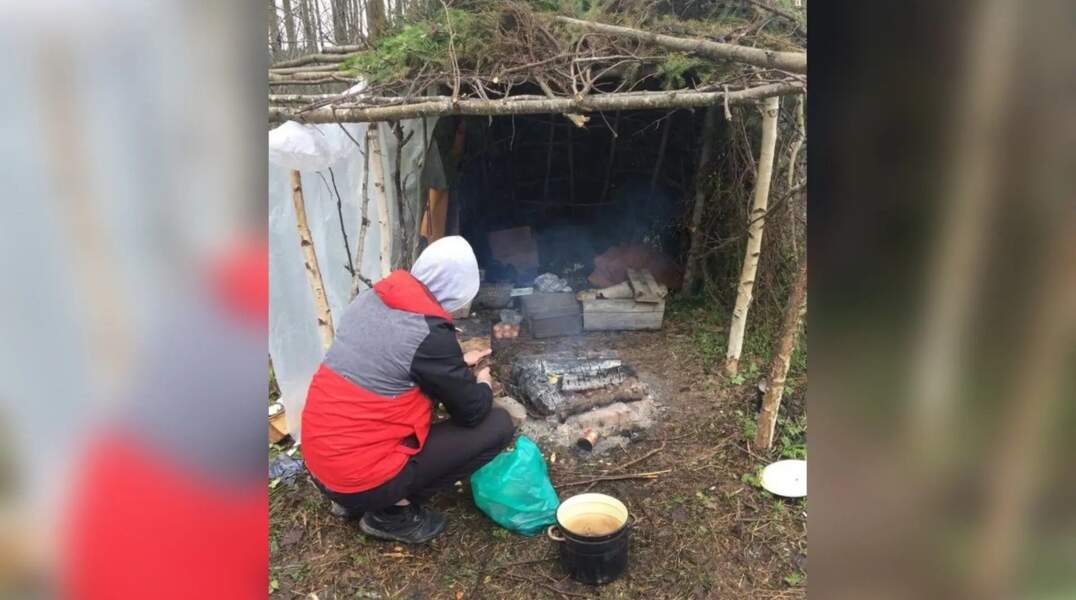 шалаш в лесу