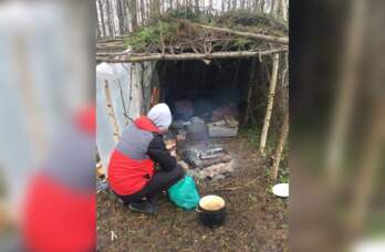 шалаш в лесу