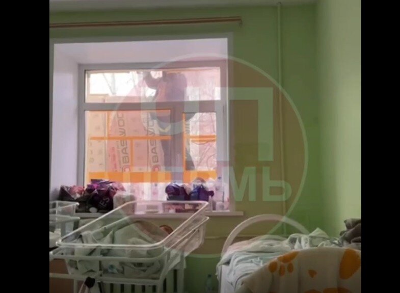 В пермском роддоме заклеят окна, чтобы строители не заглядывали к женщинам в палаты