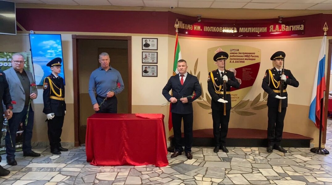 В пермской школе открыли мемориальную доску Героя спецоперации Максима Карелина