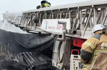 Пожар в пермском автосалоне тушили более 80 человек
