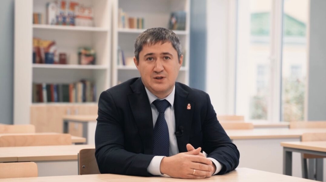 Дмитрий Махонин поздравил студентов и школьников с 1 сентября