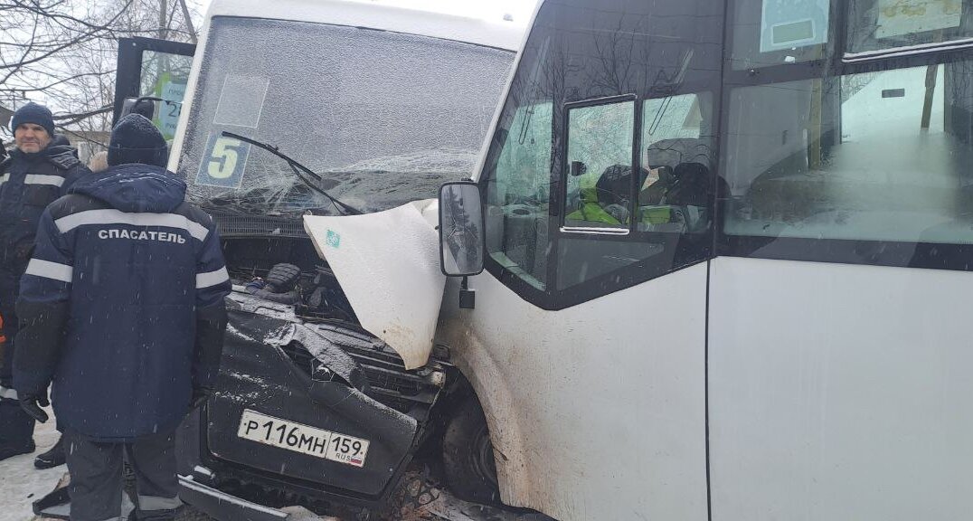 В Лысьве столкнулись два рейсовых автобуса