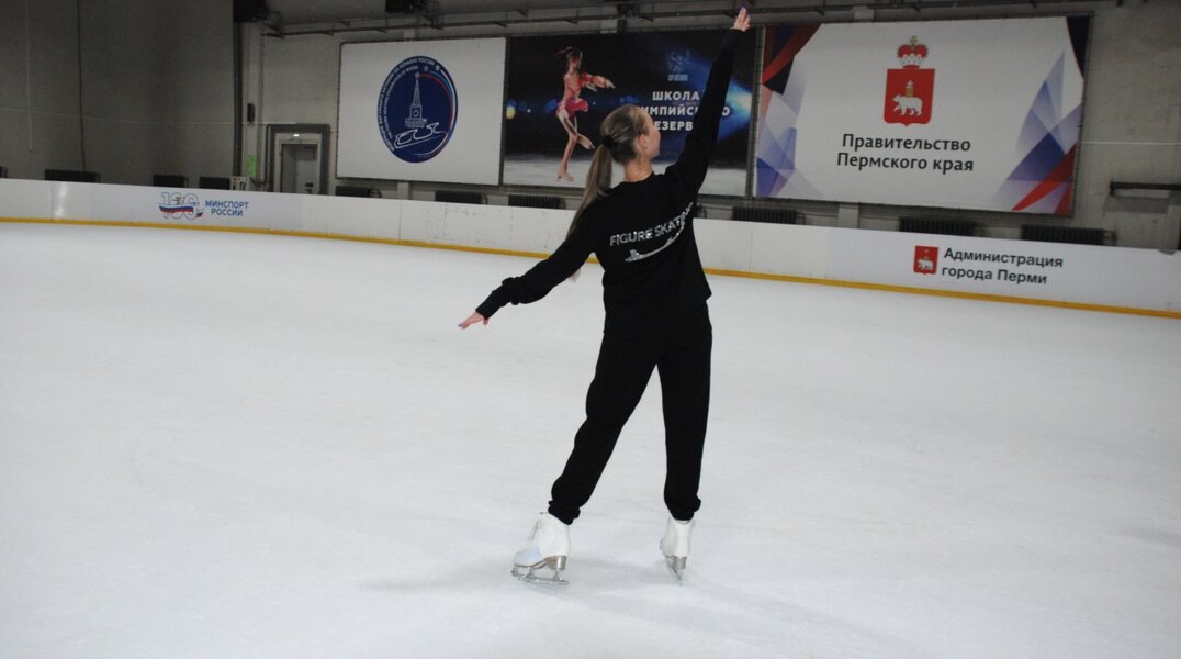 Пермяки смогут покататься с Дедом Морозом и Снегурочкой на льду Дворца спорта «Орленок»