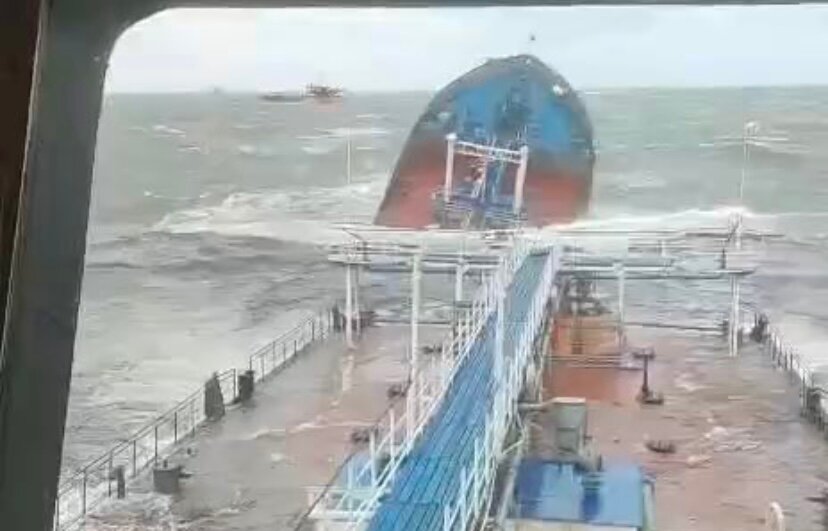 У берегов Керчи терпят бедствие два танкера, предварительно принадлежащие пермской компании «Кама Шиппинг»