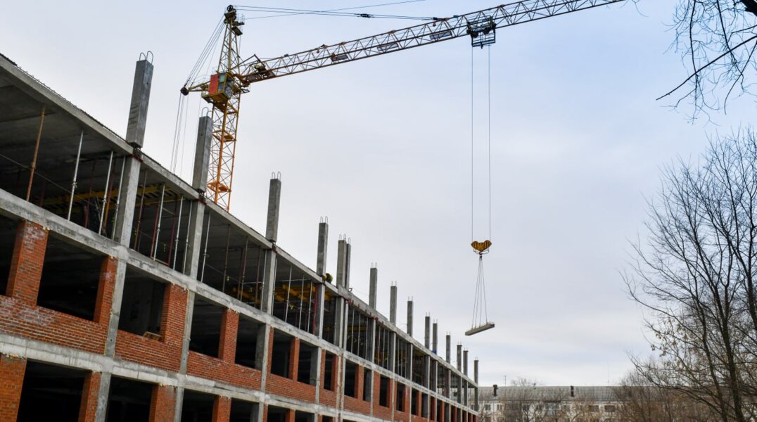 В Перми строительство нового корпуса школы «Точка» ведется на уровне третьего этажа