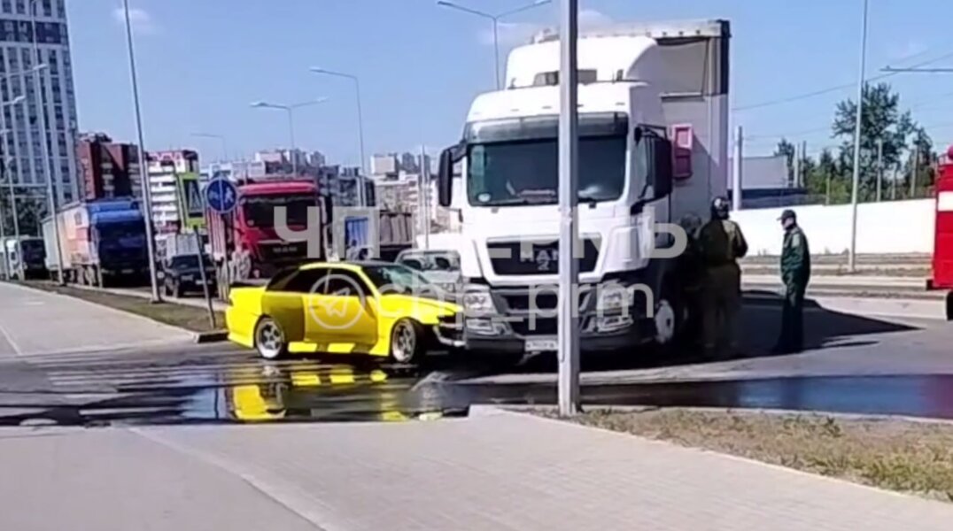 В Перми 16 июня столкнулись легковушка и фура «МАN»