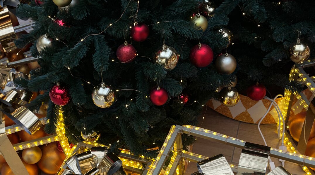 Стало известно, сколько в среднем пермяки готовы потратить на новогодние подарки