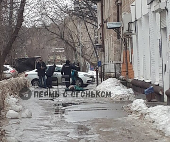 В мэрии Перми прокомментировали гибель женщины от глыбы льда