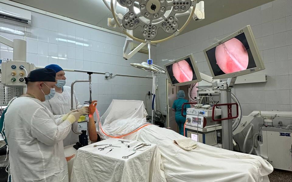 В Пермской крае впервые провели сложную операцию на кистевом суставе