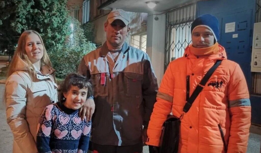 В Перми потерявшуюся девочку передали отцу благодаря «Островку безопасности» в магазине