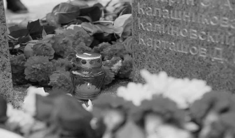 «Помним. Скорбим» Губернатор Дмитрий Махонин почтил память погибших в пермском клубе «Хромая лошадь»