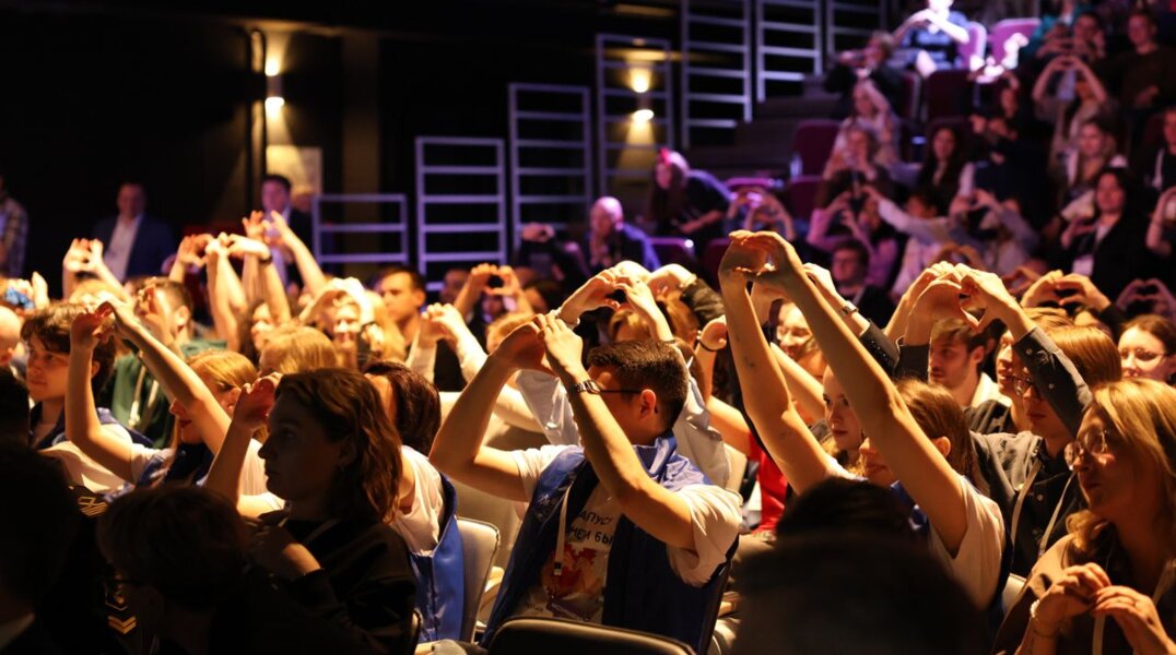 Студенты-художники создали картины о будущем для выставки в Перми