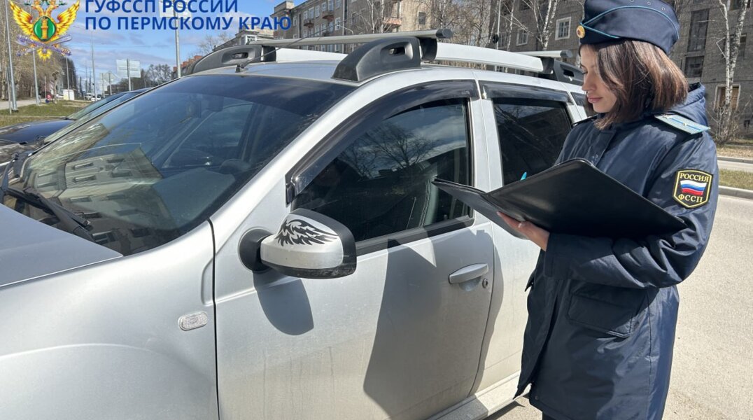Пермское охранное агентство замаскировало свою машину наклейками, чтобы избежать ареста приставами
