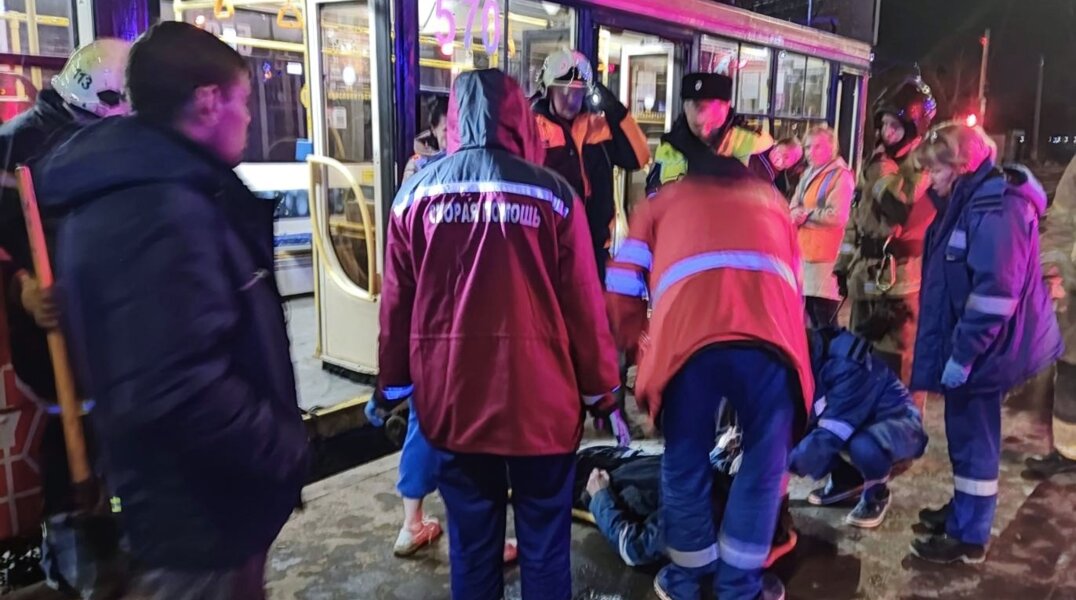 В Перми мужчина попал под трамвай. Фото, видео