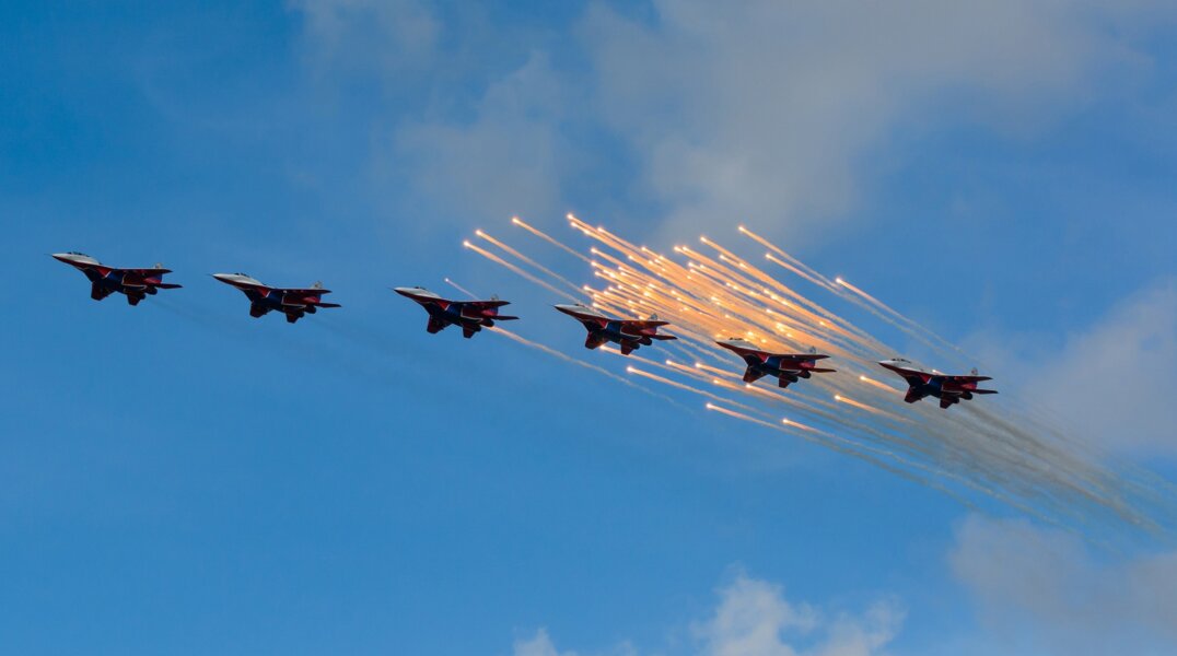 Пермякам показали фото с репетиции авиационной группы высшего пилотажа «Стрижи». Фото