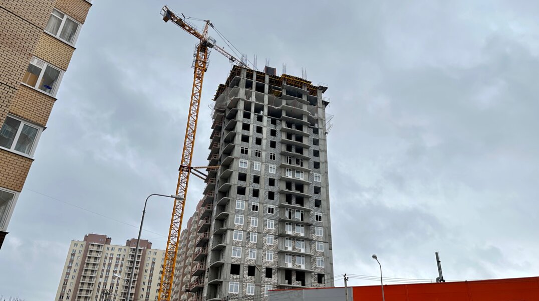 Долгострой на ул. Карпинского, 112а в Перми вырос на два этажа