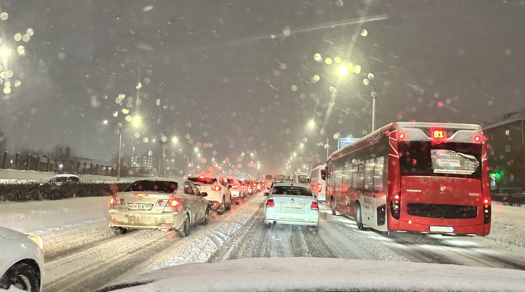 В последнюю пятницу года Пермь сковали 10-балльные пробки