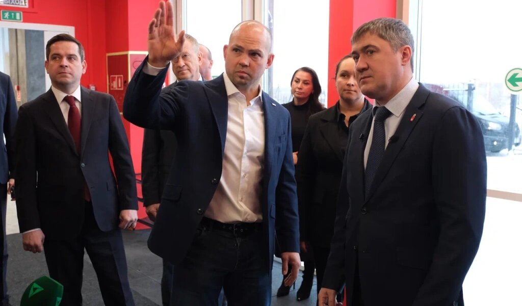 Дмитрий Махонин проверил завершение строительства Спортивного центра единоборств в Соликамске