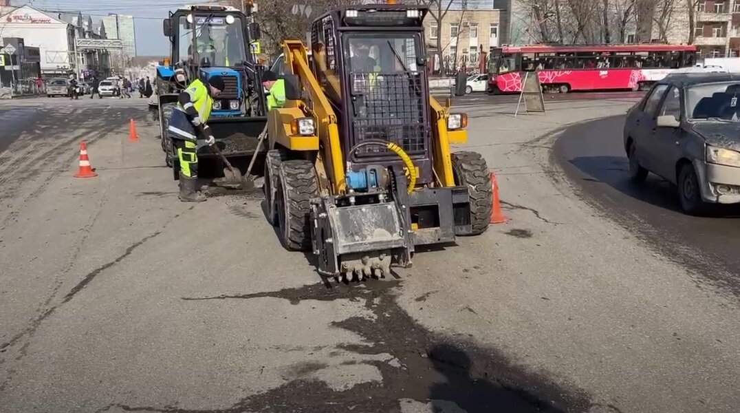 В центре Перми начался ямочный ремонт дорог