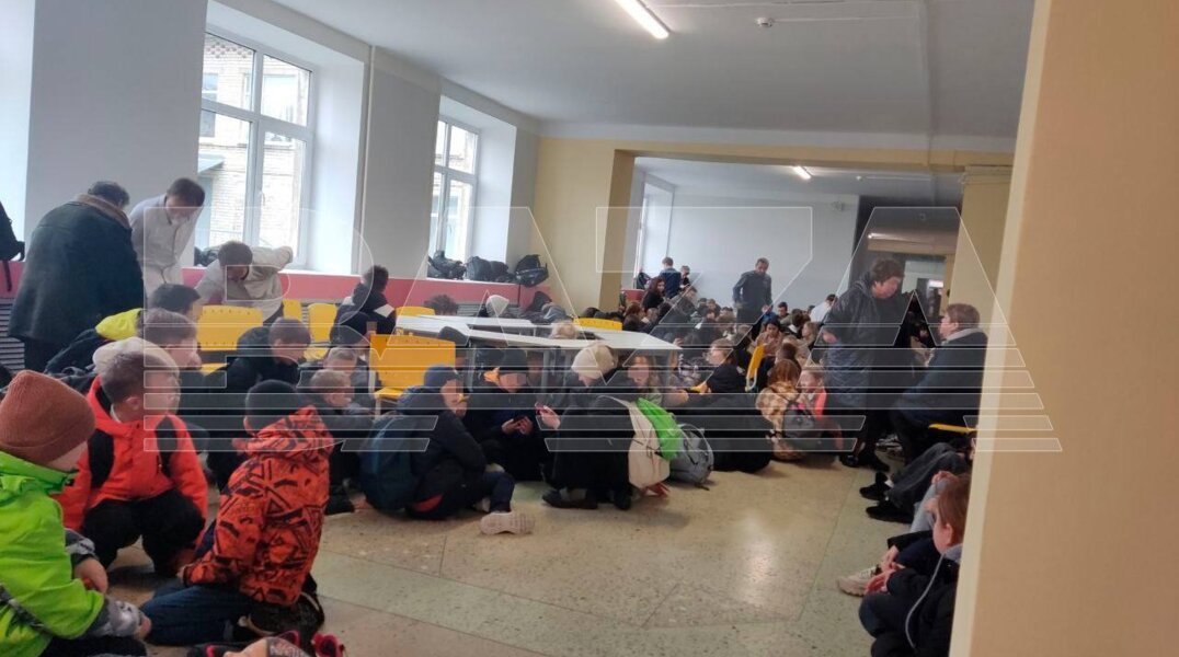 «Дети баррикадировались в классах». Две школы в Полазне получили сообщения о минировании