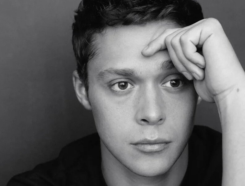 Актер из Перми Владислав Прохоров исполнил роль молодого Сергея Жукова в фильме «Руки Вверх»