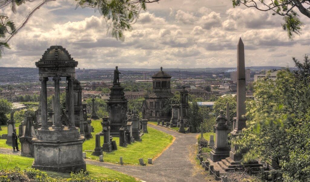 В Перми на Шоссе Космонавтов обнаружили некрополь XVIII века