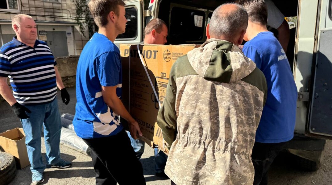 В зону СВО отправили автомобиль с гумпомощью при поддержке реготделения «Единой России»