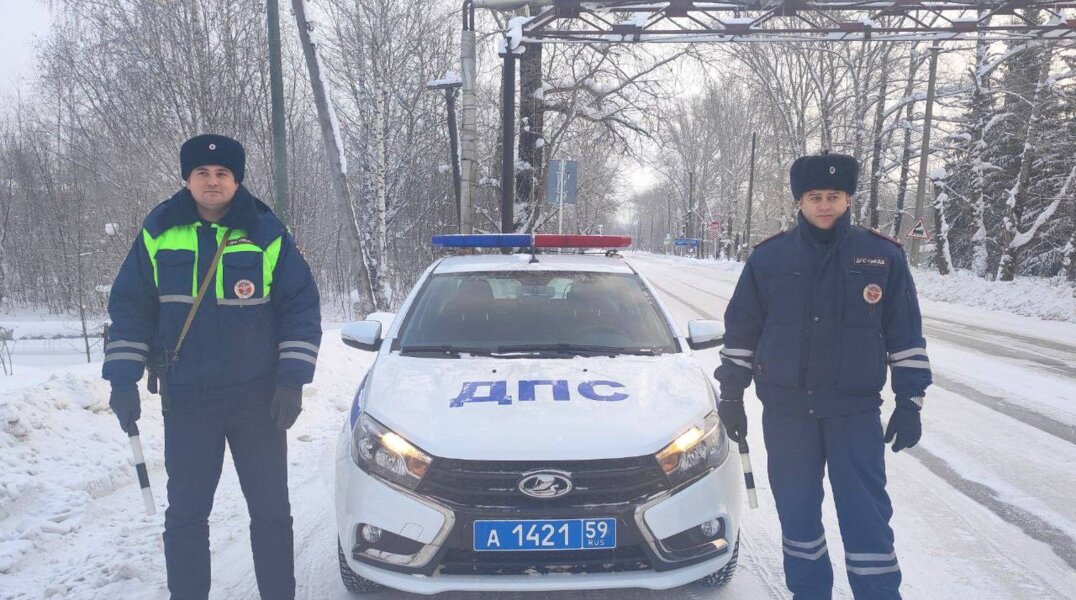 Пермские ДПСники спасли замерзающего на трассе жителя Казани