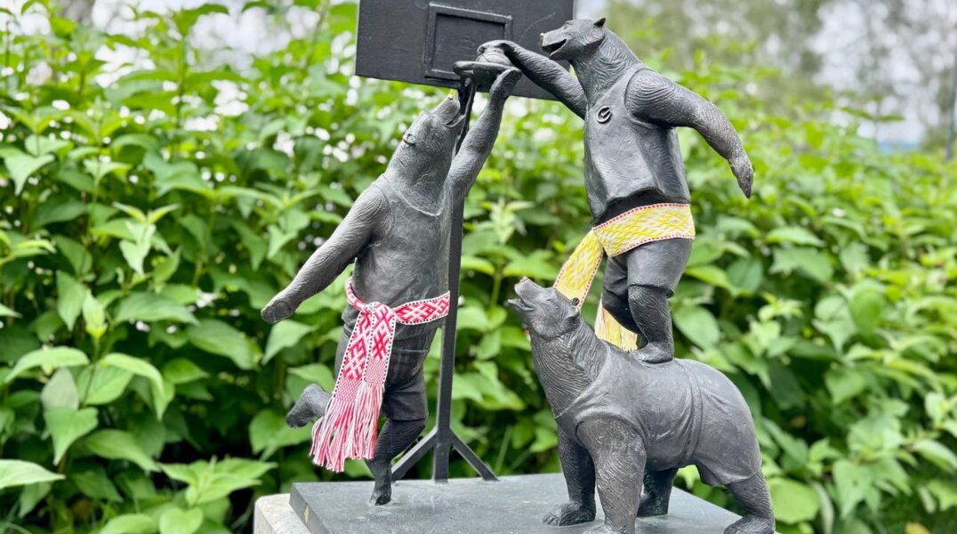 В Перми на фигуры медведей надели коми-пермяцкие обереги