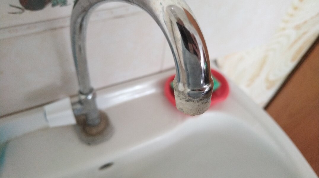 В Лысьве жители домов двух центральных улиц вновь остались без холодной воды