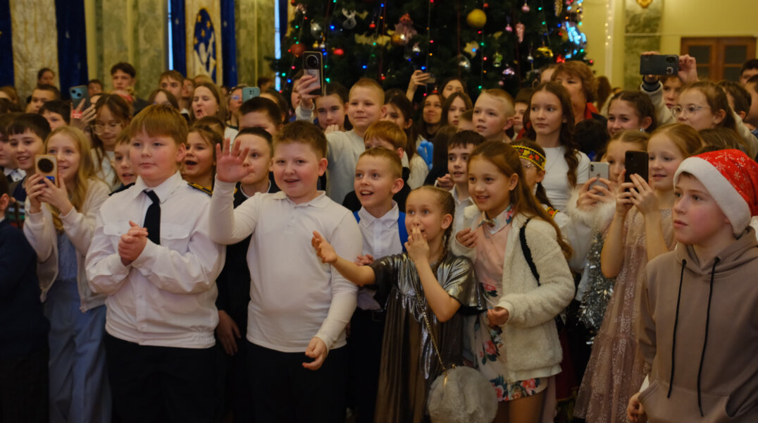 Более 1600 детей стали гостями Губернаторской елки в Перми