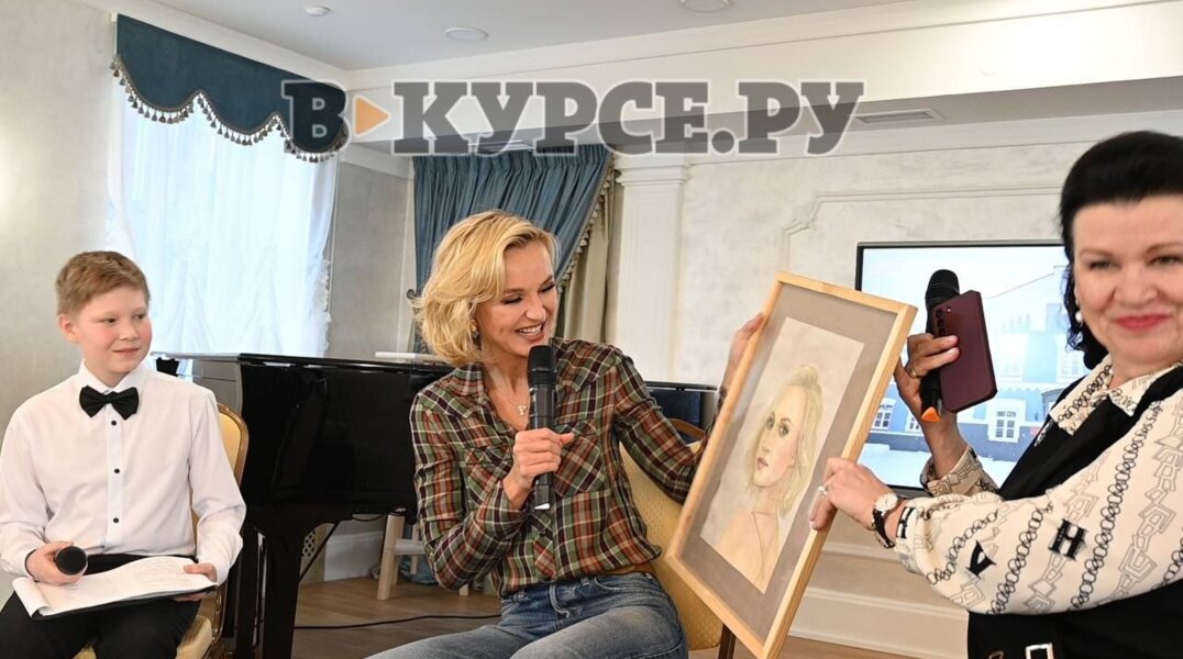 Полине Гагариной в Перми ученики Детской школы искусств подарили портрет