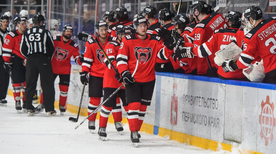 Пермский хоккейный клуб «Молот» потерпел поражение