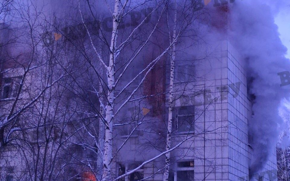 В Перми загорелась поликлиника для взрослых и детей в Голованово