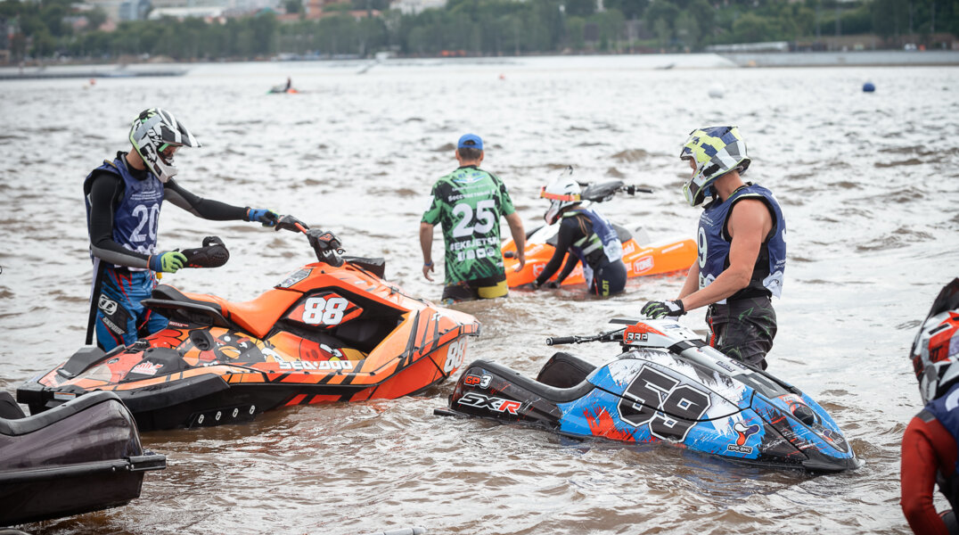 В Перми проходит 1 этап кубка России по аквабайку. Фоторепортаж