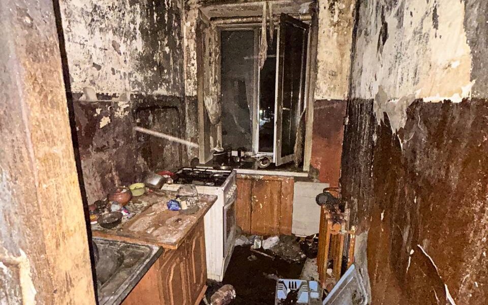 Из-за неосторожного курения прикамец чуть не погиб на пожаре в собственной квартире