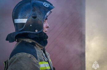 В микрорайоне Гайва пожарные спасли человека