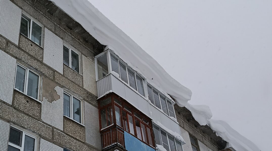 В Прикамье директору УК и сотруднице назначили уголовный штраф за сход снега на пенсионерку