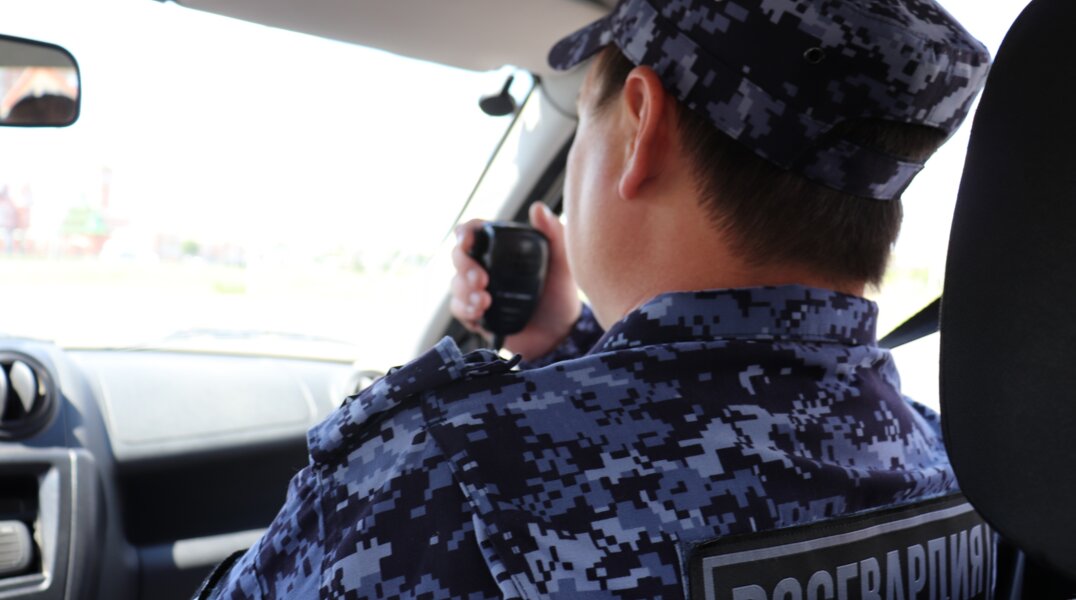 В Перми росгвардейцы задержали расклейщика незаконных объявлений