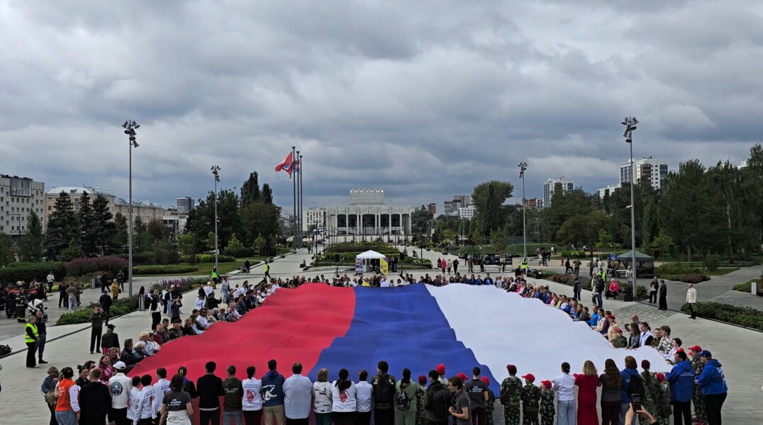 День Государственного флага в Перми отметили масштабным патриотическим флешмобом