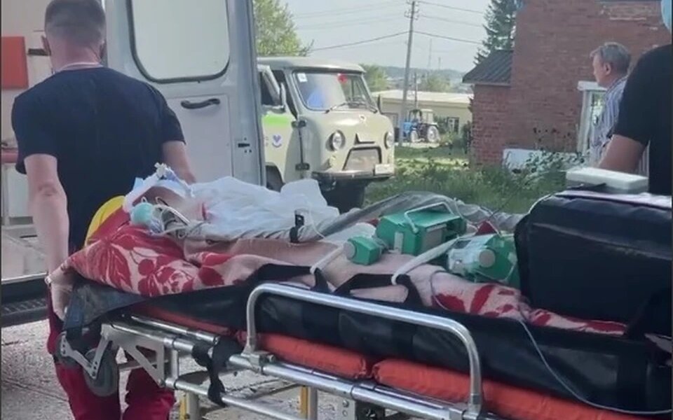 Девочку, которую пытались сжечь, доставят в Пермь на вертолете