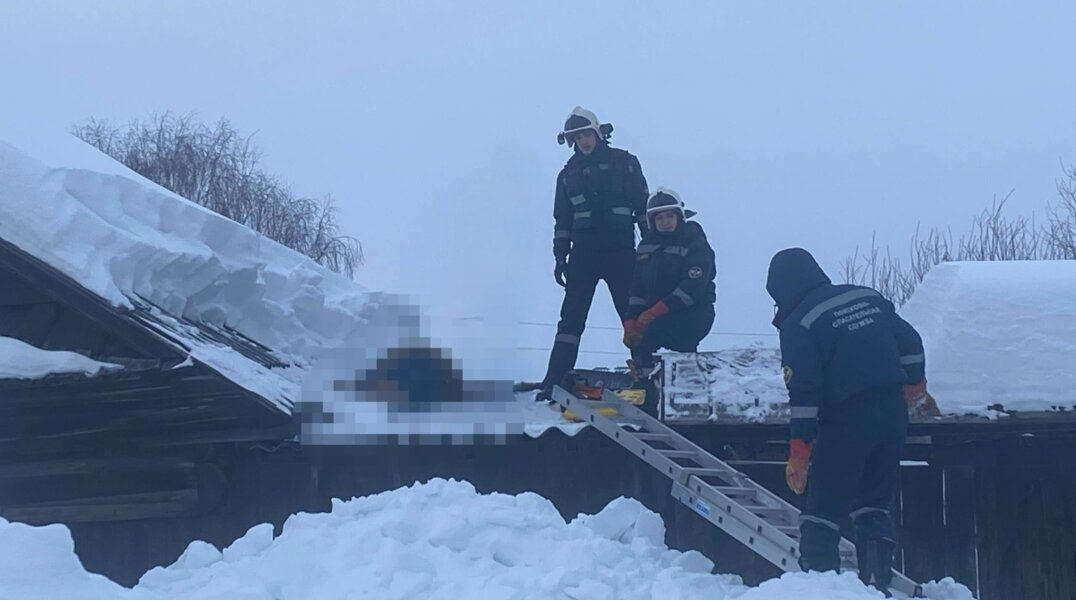 На крыше одного из домов Кунгура обнаружили тело мужчины