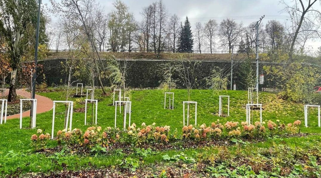 В Перми начали озеленять сквер на нижней части набережной Камы у Речного вокзала