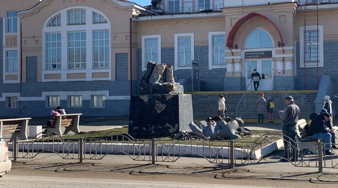 В Кунгуре рухнул памятник В. И. Ленину