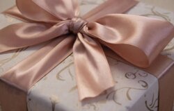 К 8 марта пермяки начали скупать на маркетплейсах продуктовые наборы и стайлеры для волос 