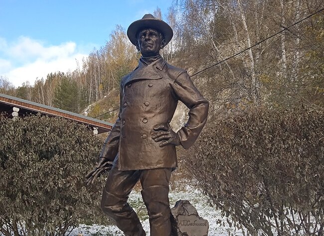 У Кунгурской пещеры в Прикамье установили двухметровый памятник